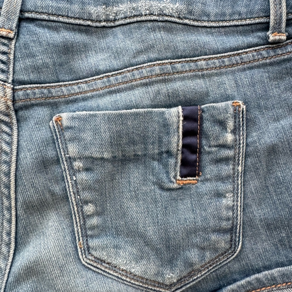 GUC Black Orchid Jean Shorts, Size 27, Relaxed Fit, TTS, Low Rise & Medium Wash - Picture 8 of 11